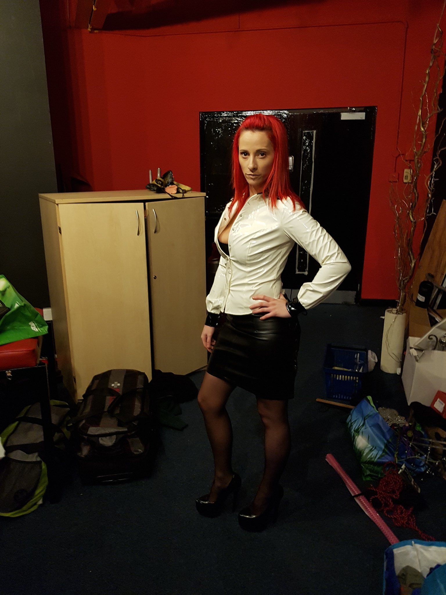 Goddess Aveena – British Femdom